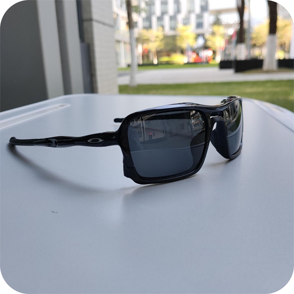 オークリー正面デザイン